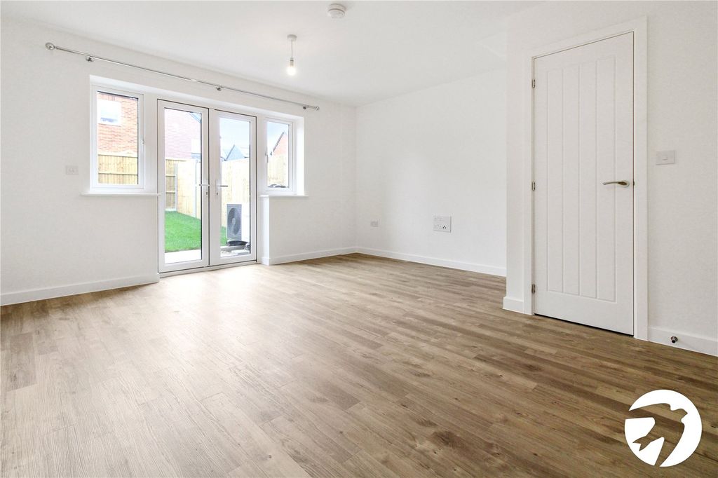 Property photo 2 of 9 Lounge