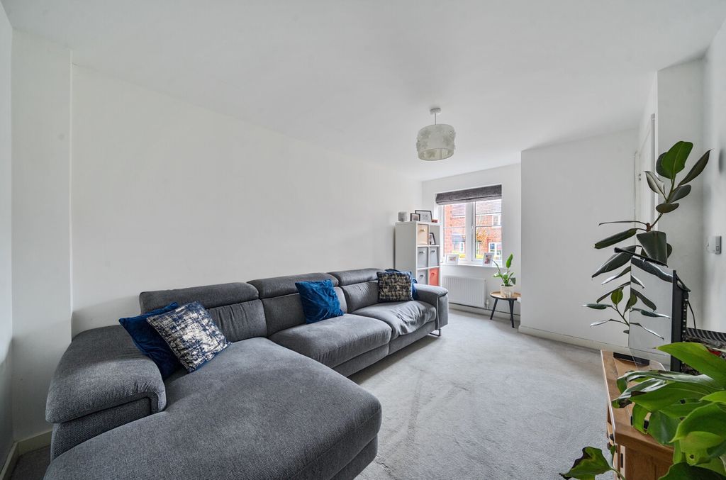 Property photo 2 of 14 1364648-25-6904A0...