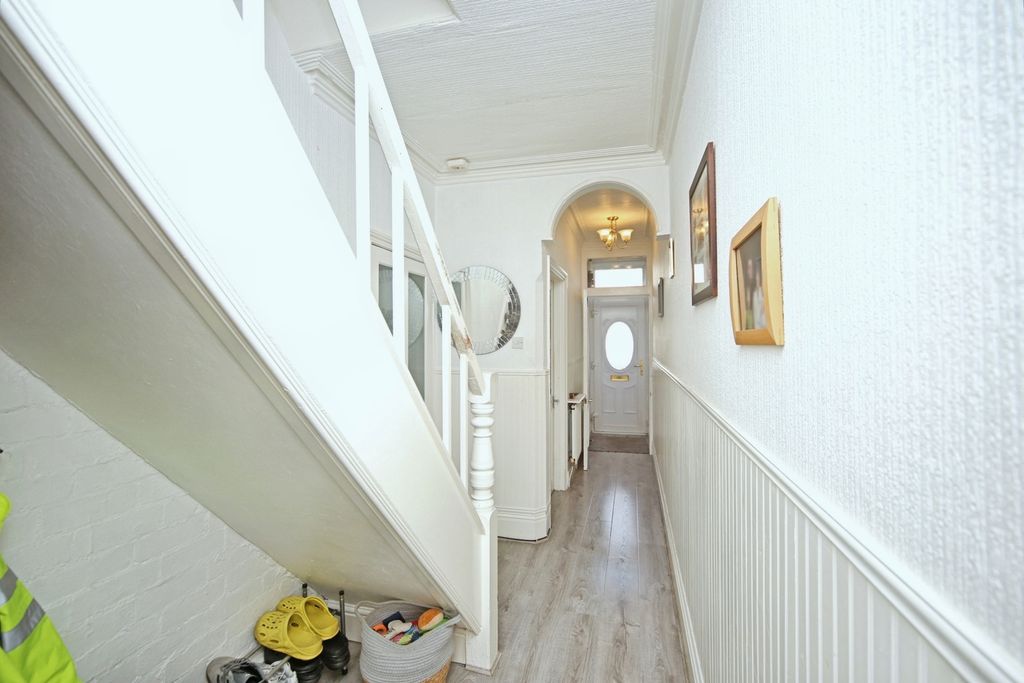 Property photo 3 of 26 Pbox-Img.Jpg