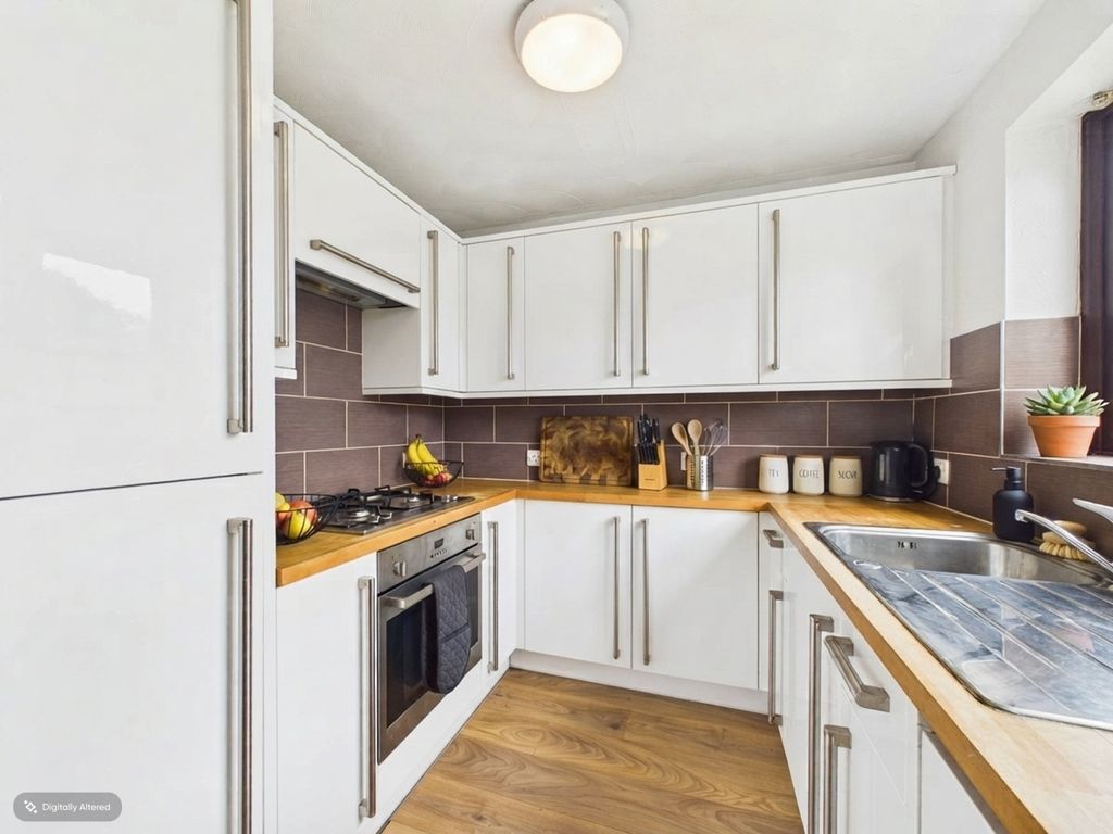 Property photo 3 of 19 Kitchen Virtual- Mark Stephens Ewemove Newmarket A