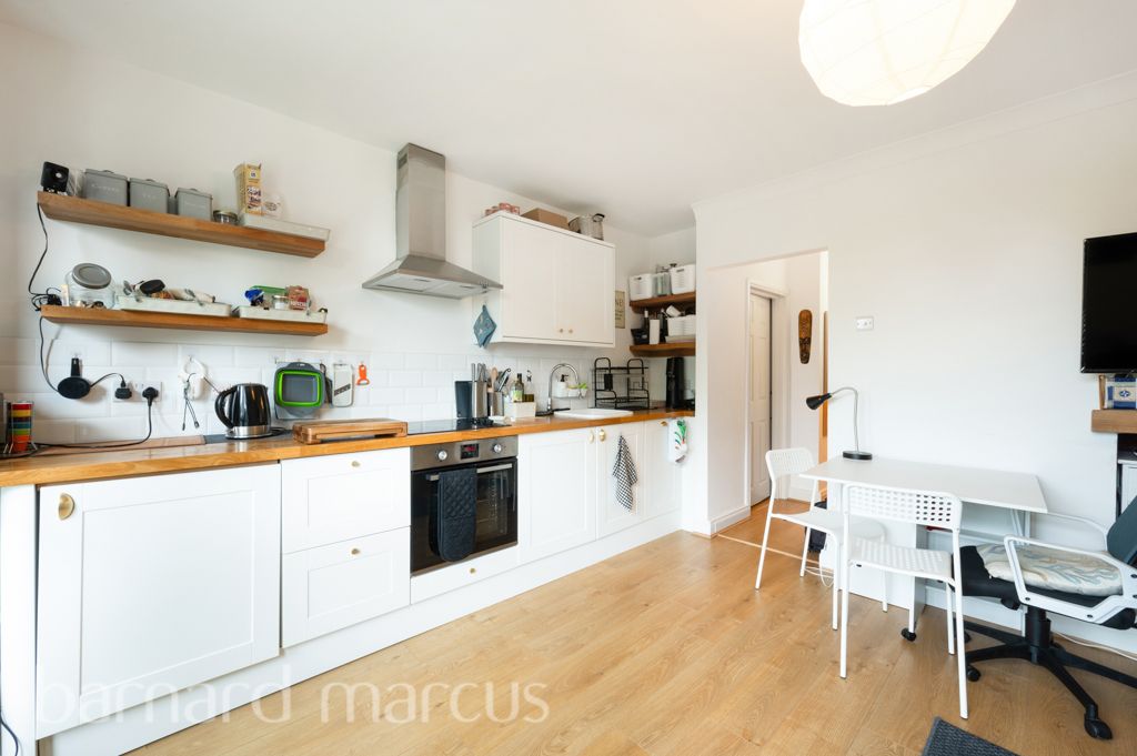 Property photo 2 of 8 Kitchen