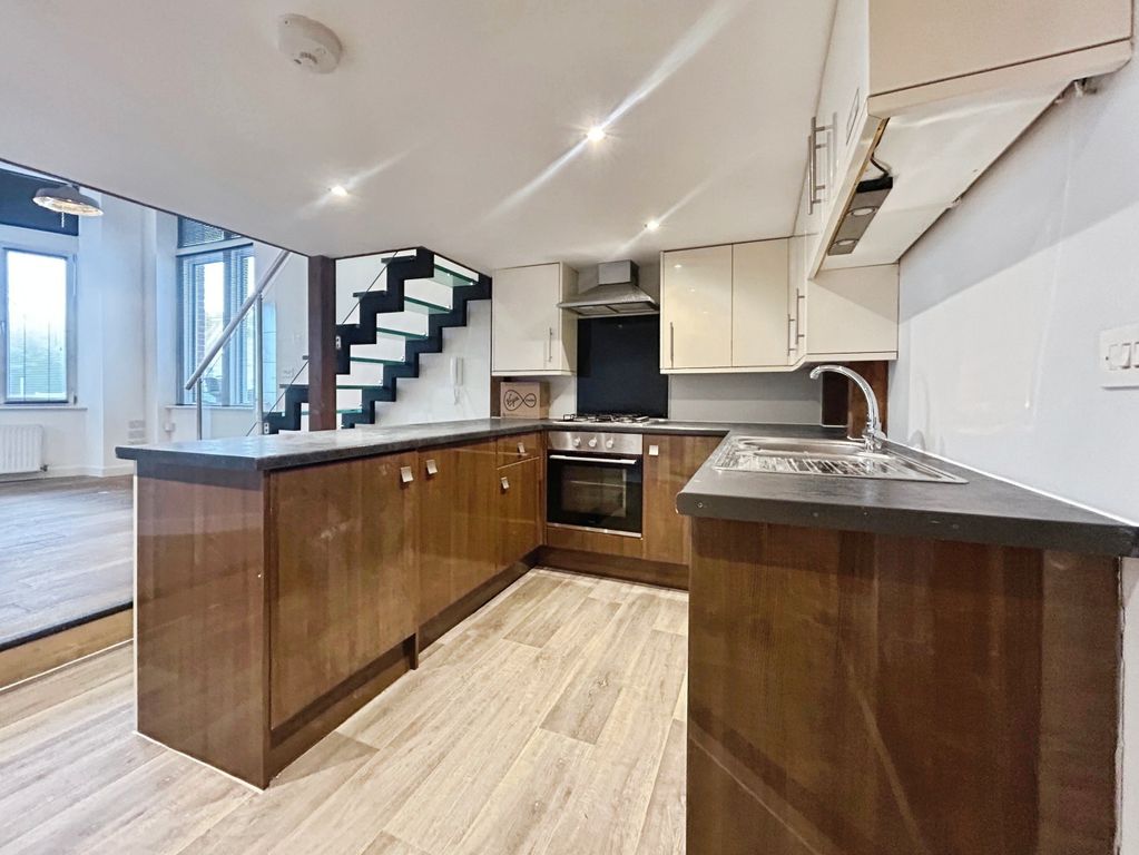 Property photo 2 of 19 0E2Bc002-Image00016