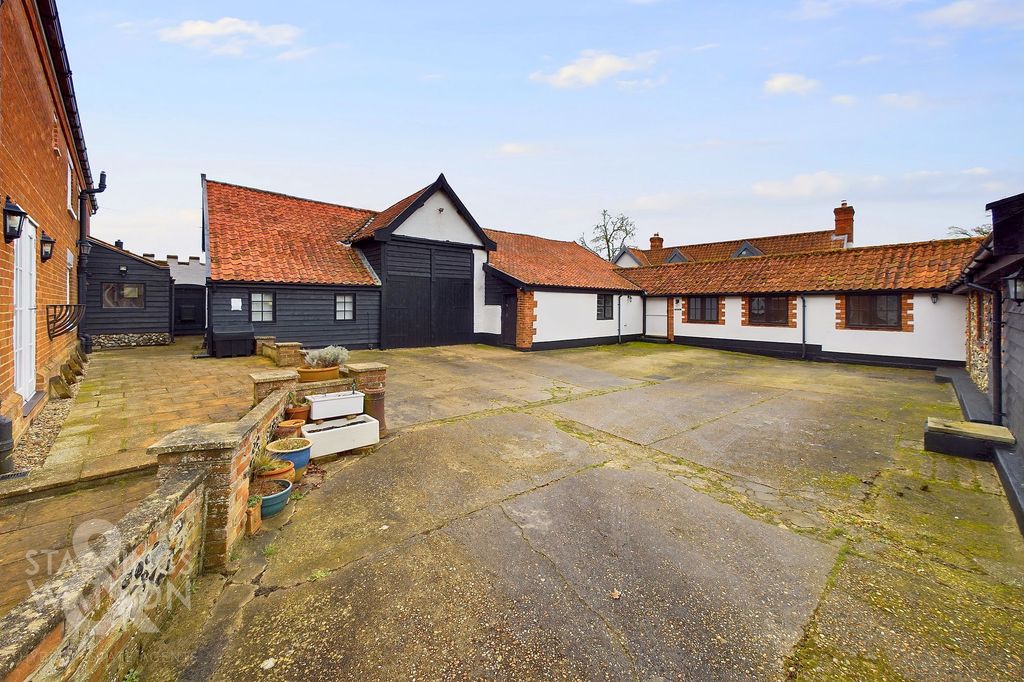 Property photo 2 of 58