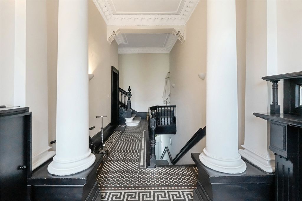 Property photo 2 of 22 Picture No. 15