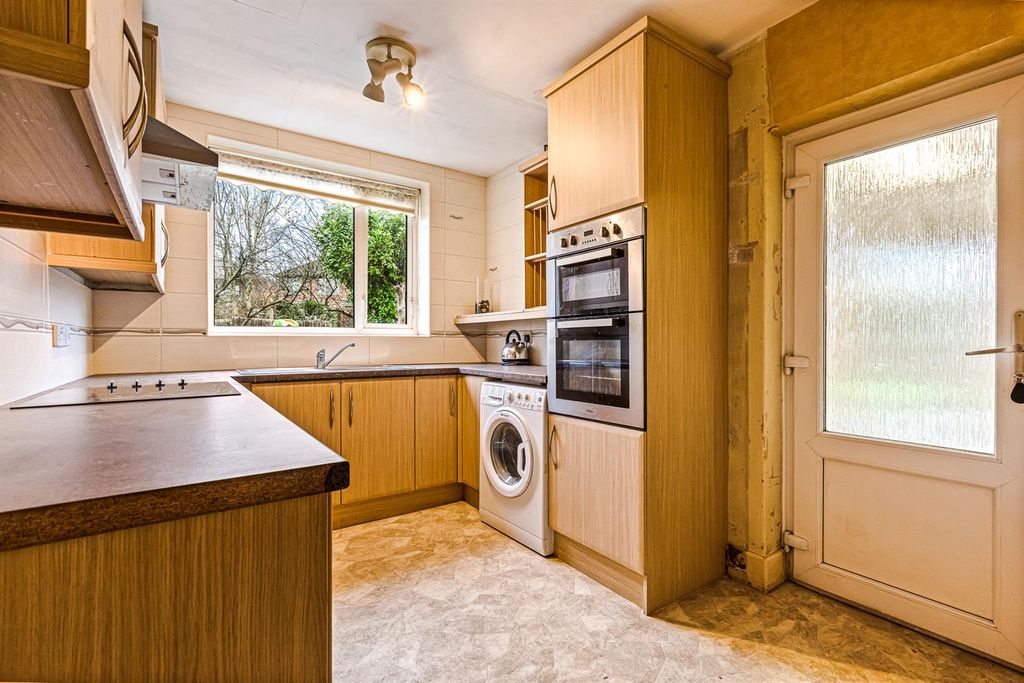 Property photo 3 of 31 Kitchen