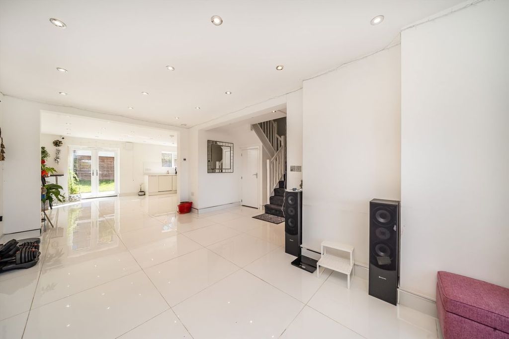 Property photo 2 of 9