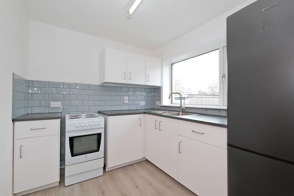 Property photo 3 of 10 Kitchen