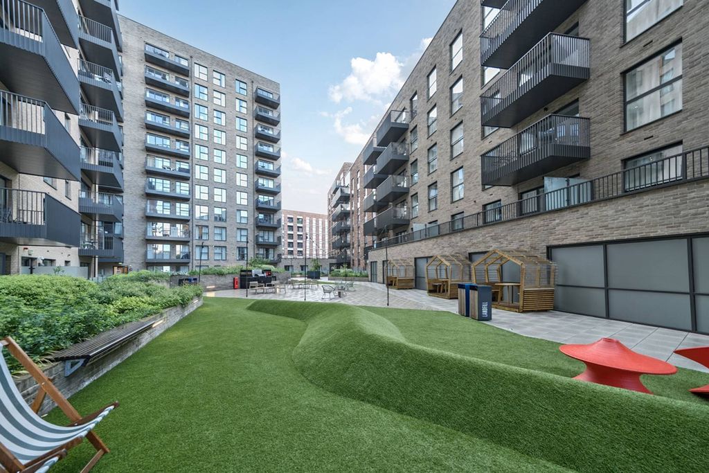 Property photo 2 of 51