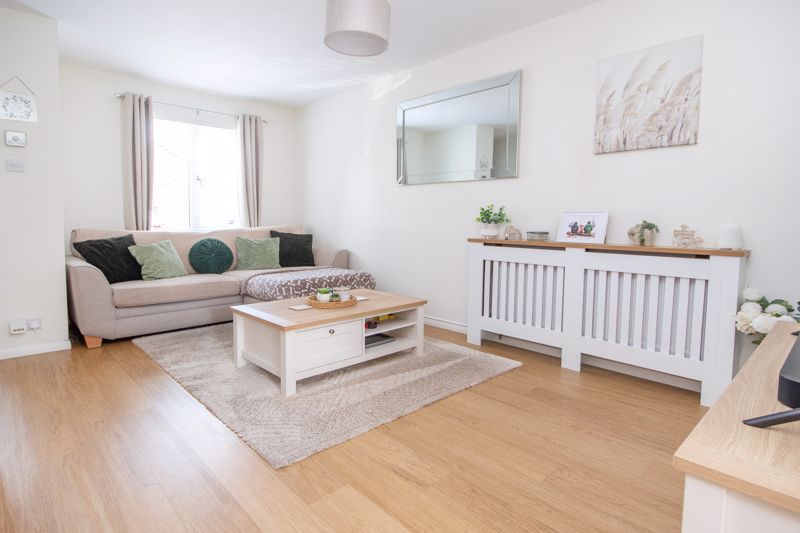 Property photo 3 of 13 Lounge