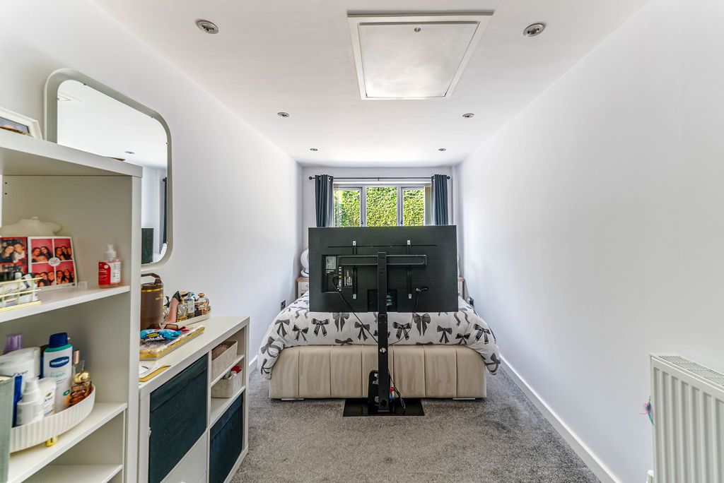 Property photo 3 of 24 Photo 3