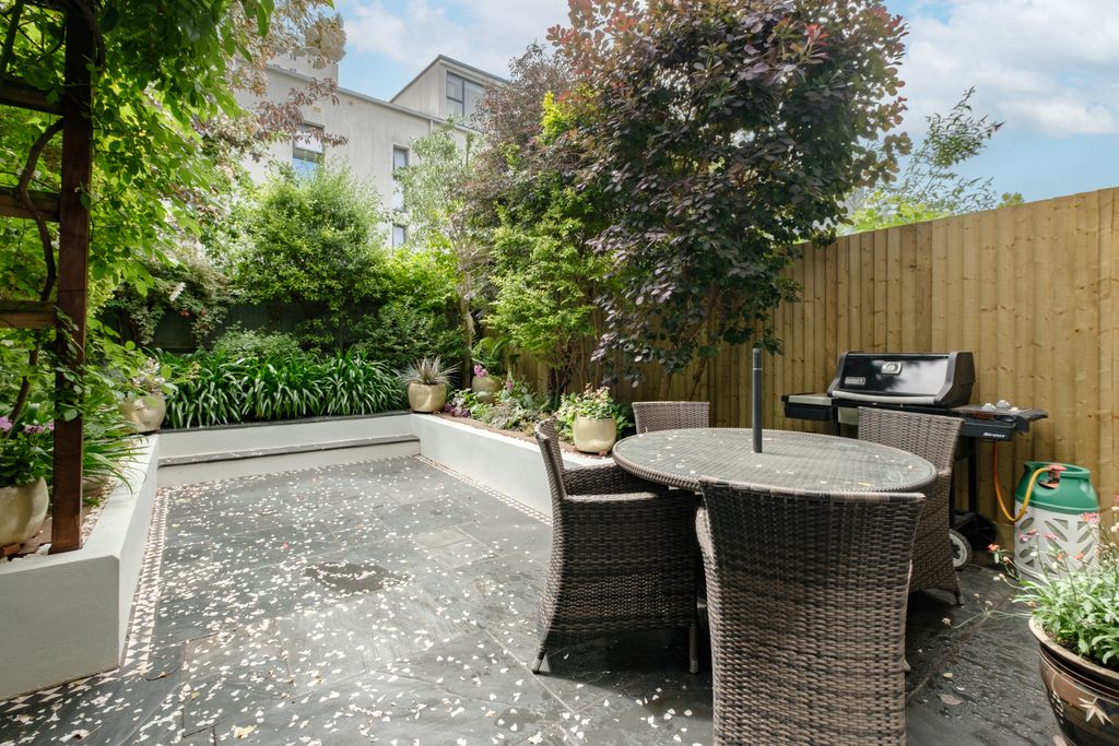 Property photo 2 of 27