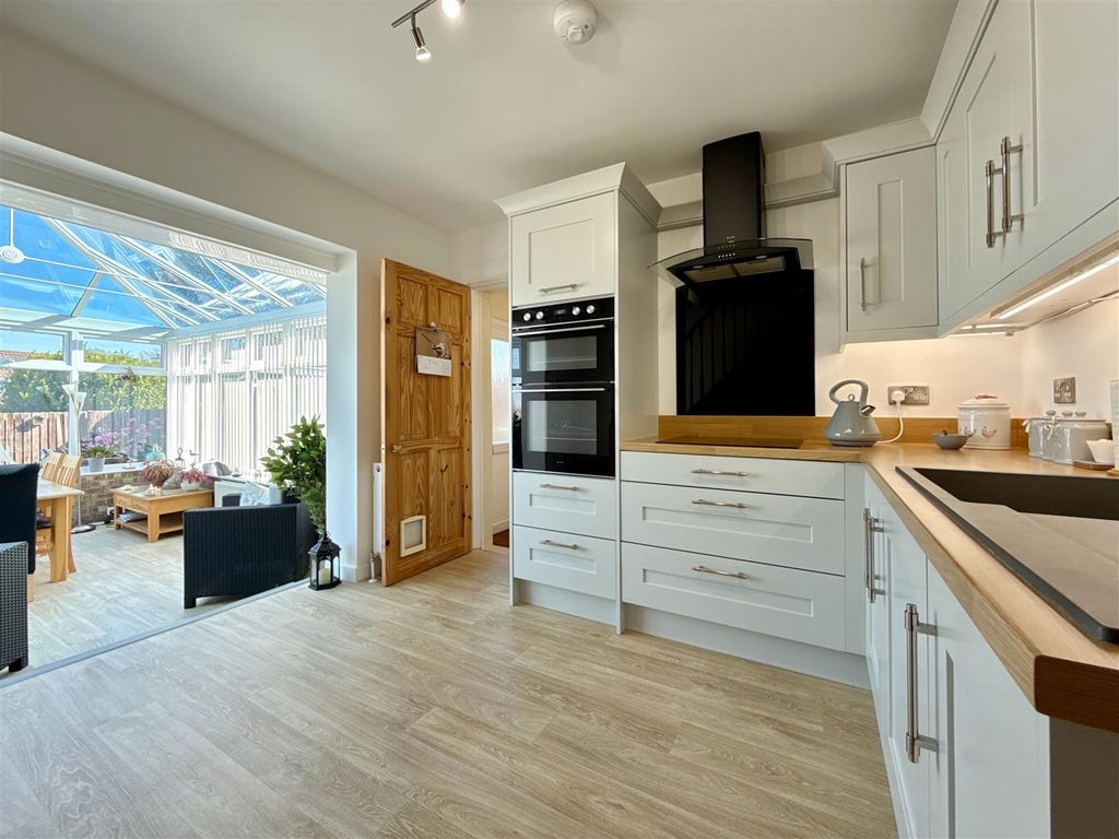 Property photo 3 of 23 Kitchen Towards Conservatory.Jpg