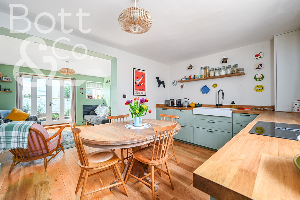 Property photo 2 of 23