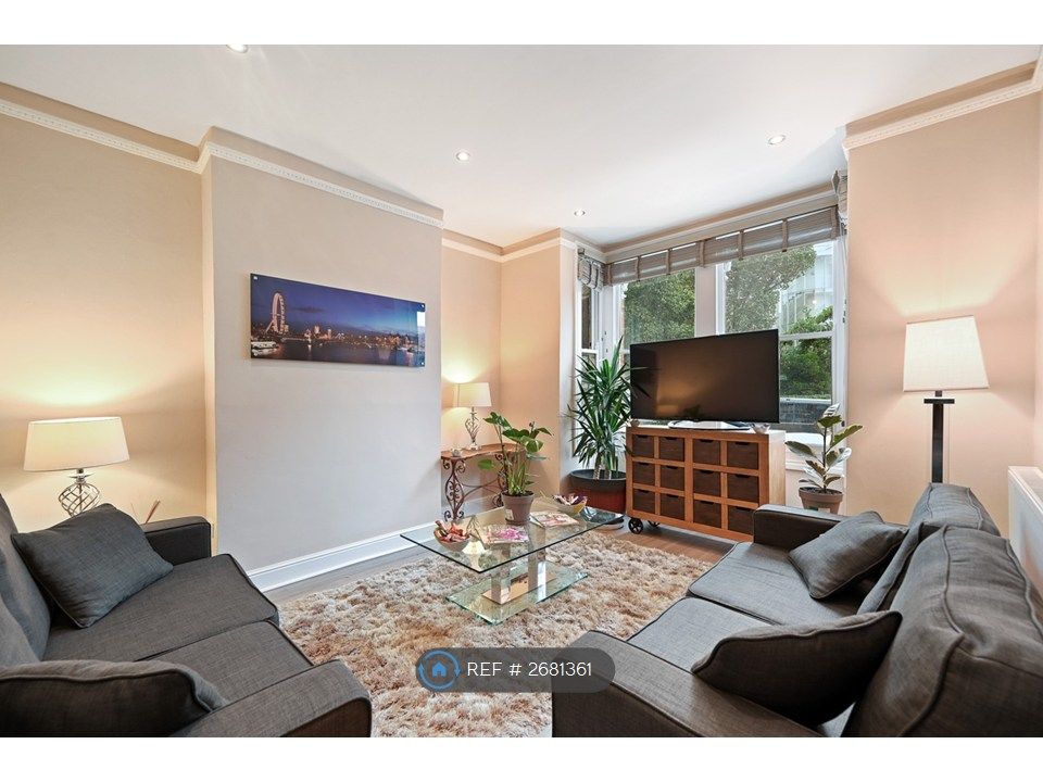 Property photo 2 of 13 Living Room Raised Ground