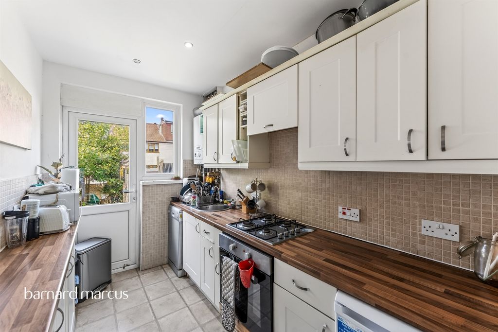 Property photo 2 of 17