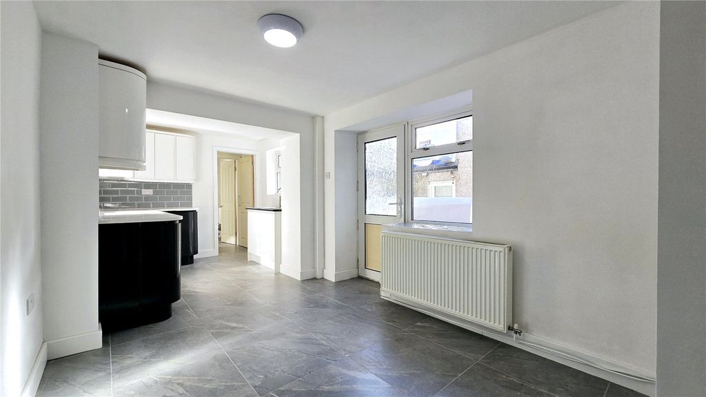Property photo 2 of 13 Picture No. 12