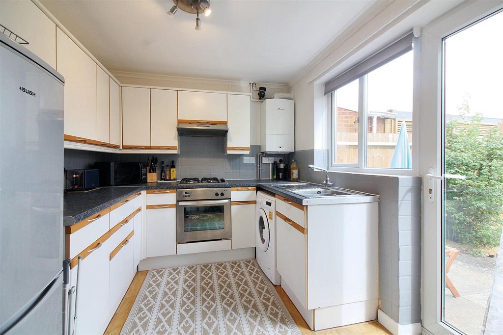 Property photo 3 of 11 2.Jpg