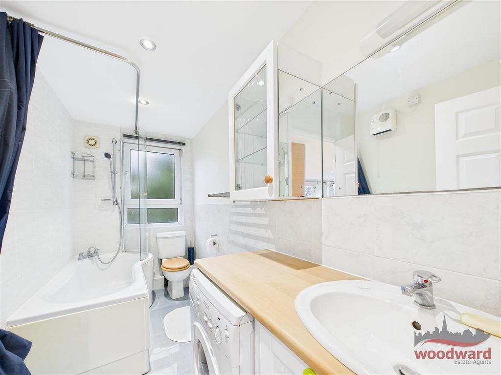 Property photo 3 of 18 Cam05267G0-Pr0165-Still016.Jpg