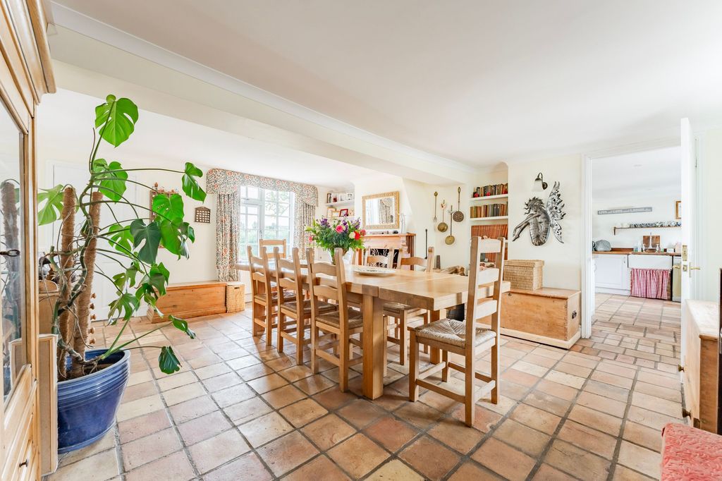 Property photo 3 of 27