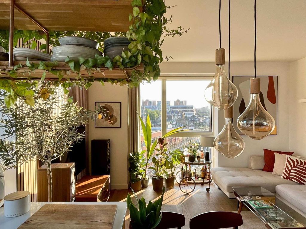 Property photo 2 of 13 Living Room / Kitchen