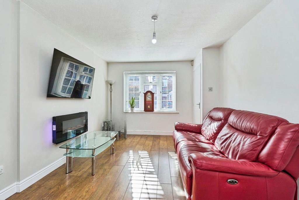 Property photo 2 of 19 Pbox-Img.Jpg