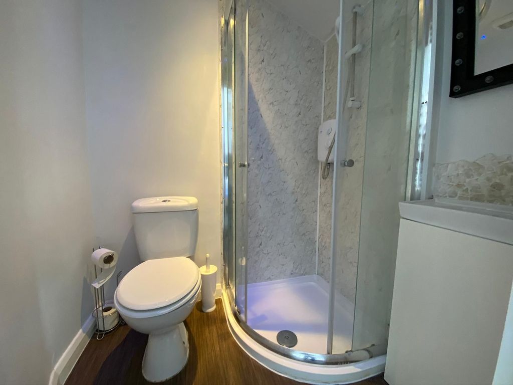 Property photo 1 of 6 Ensuite