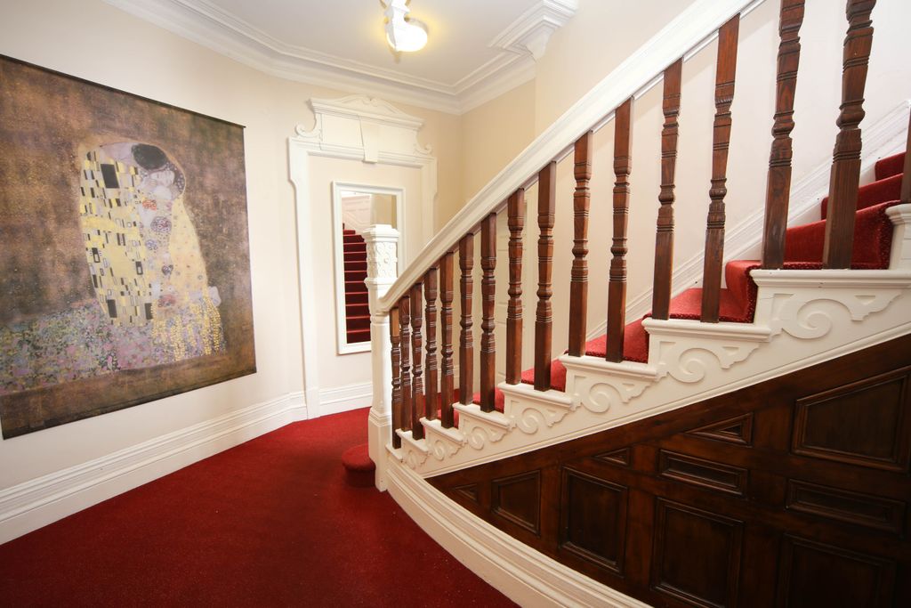 Property photo 2 of 9 Photo 02