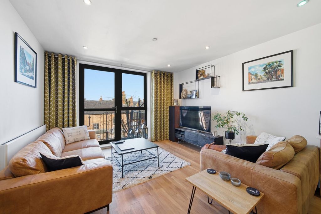 Property photo 3 of 19 Living Room