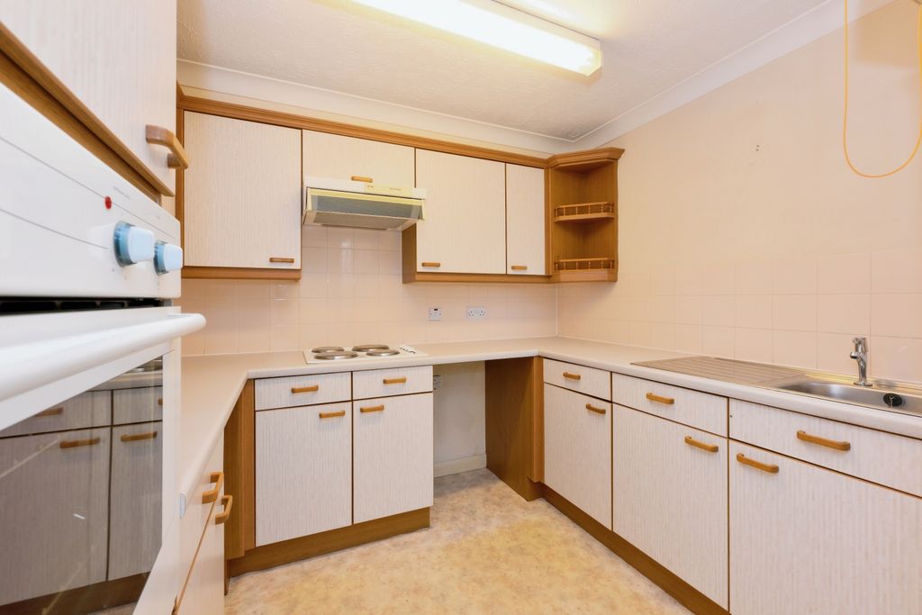 Property photo 3 of 12 Kitchen