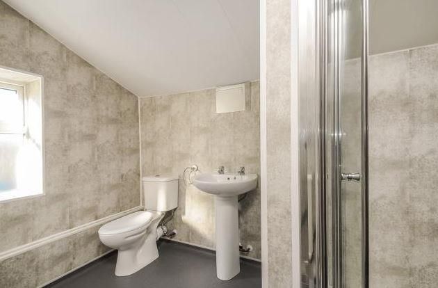 Property photo 3 of 10 Bathroom