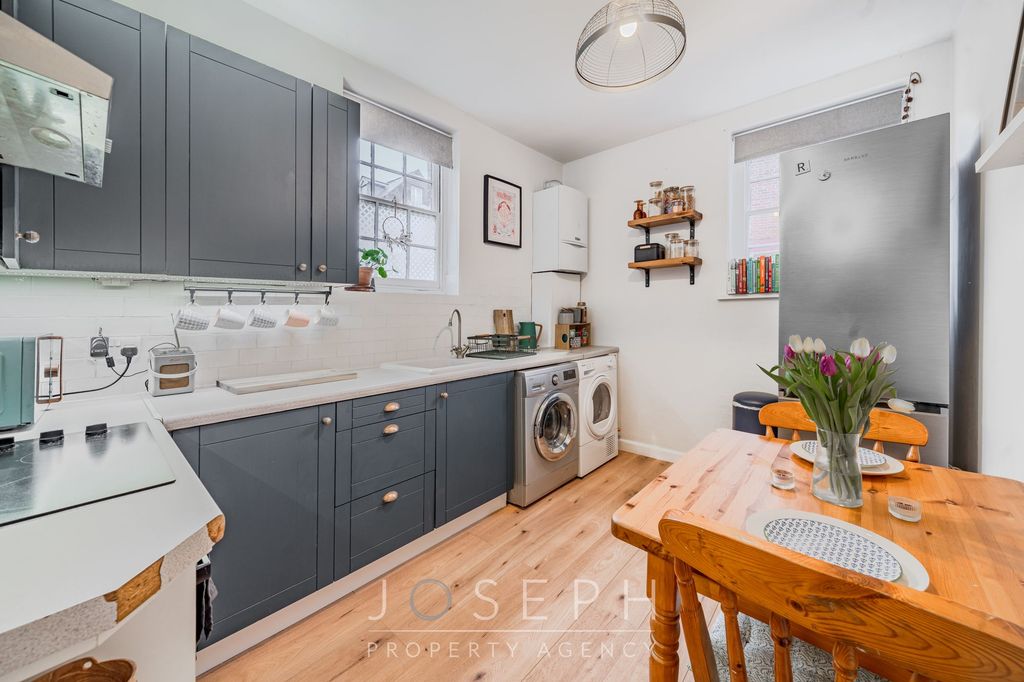 Property photo 3 of 23