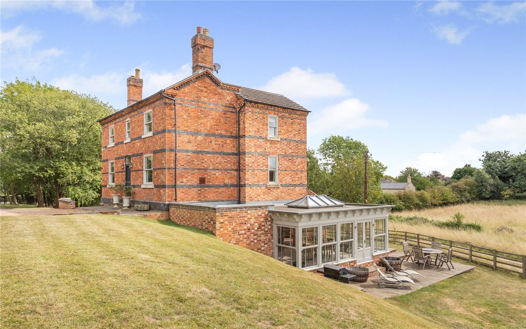Property photo 1 of 37 Station House