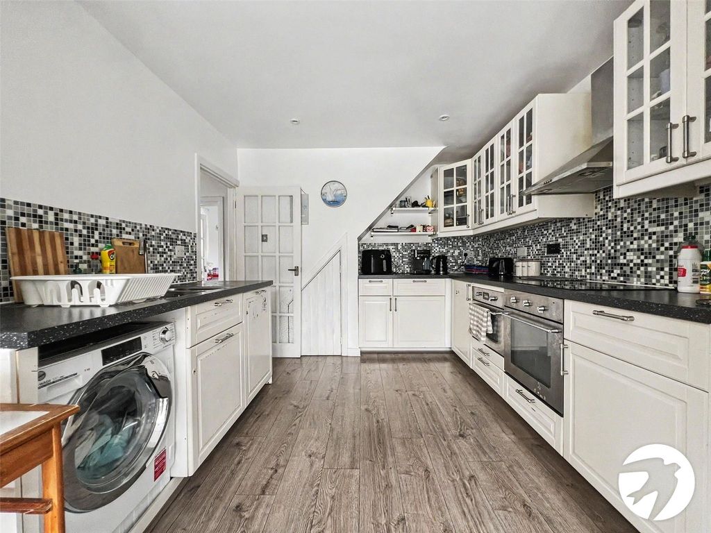 Property photo 3 of 14 Kitchen