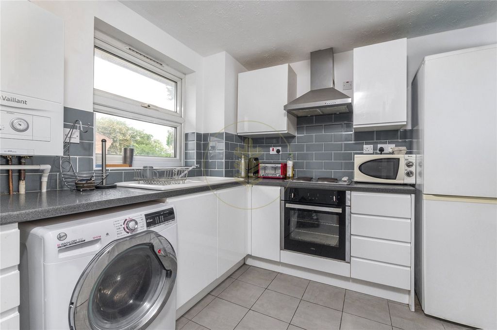 Property photo 3 of 10 Picture No. 11