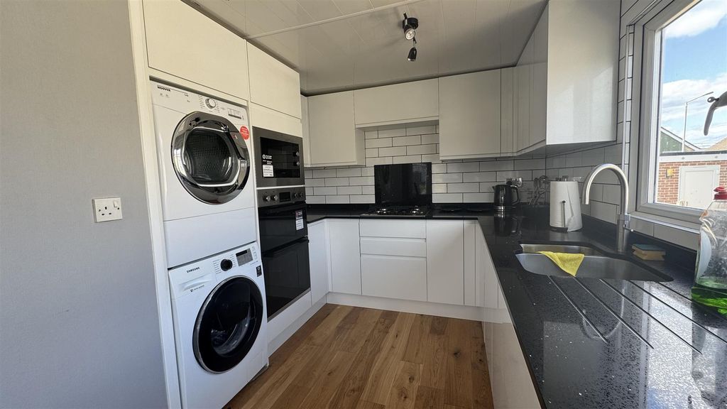 Property photo 2 of 11 Img_3870.Jpg