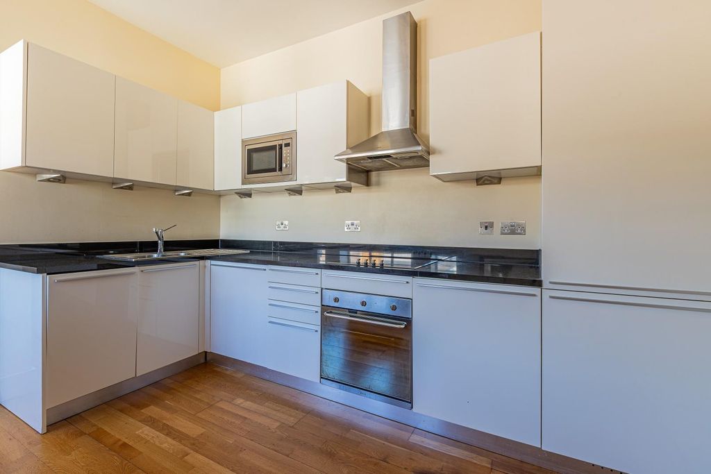 Property photo 3 of 17 The Courtlands 104-5.Jpg