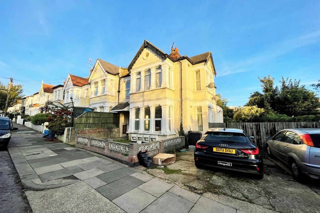 Property photo 1 of 6 (Main)