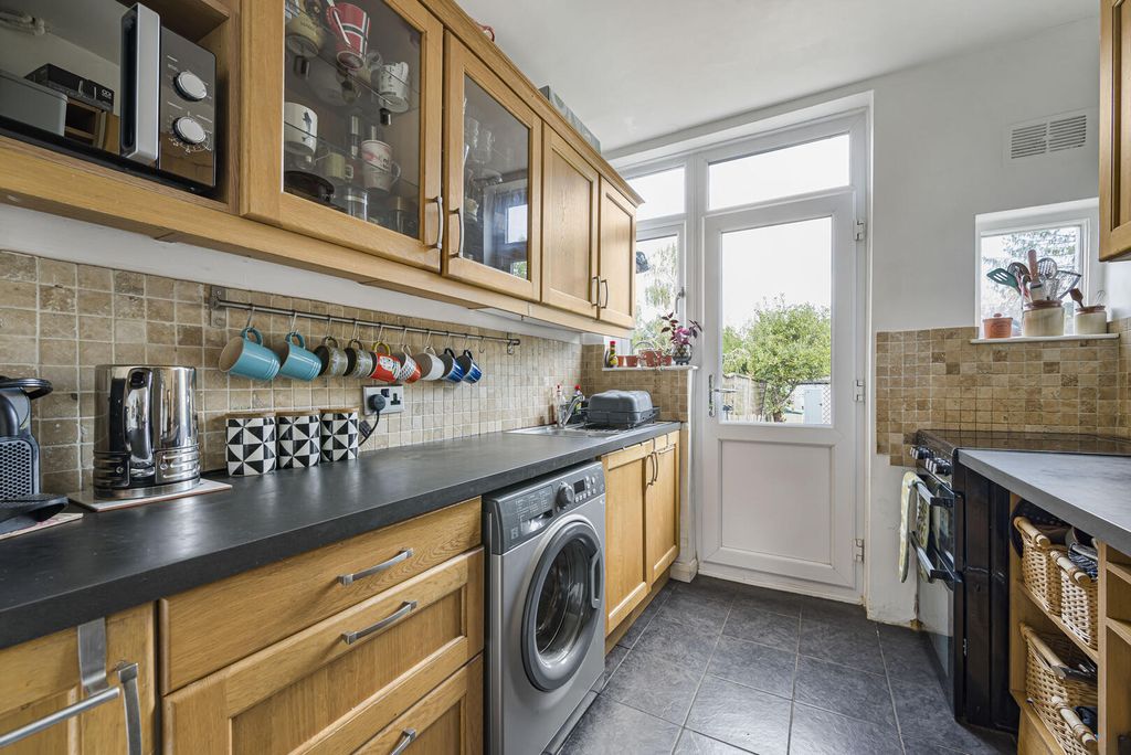 Property photo 3 of 17 Kitchen
