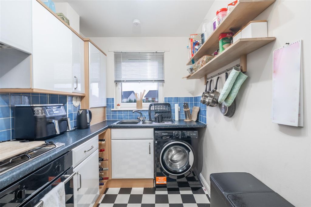 Property photo 3 of 8 Lounge-2.Jpg