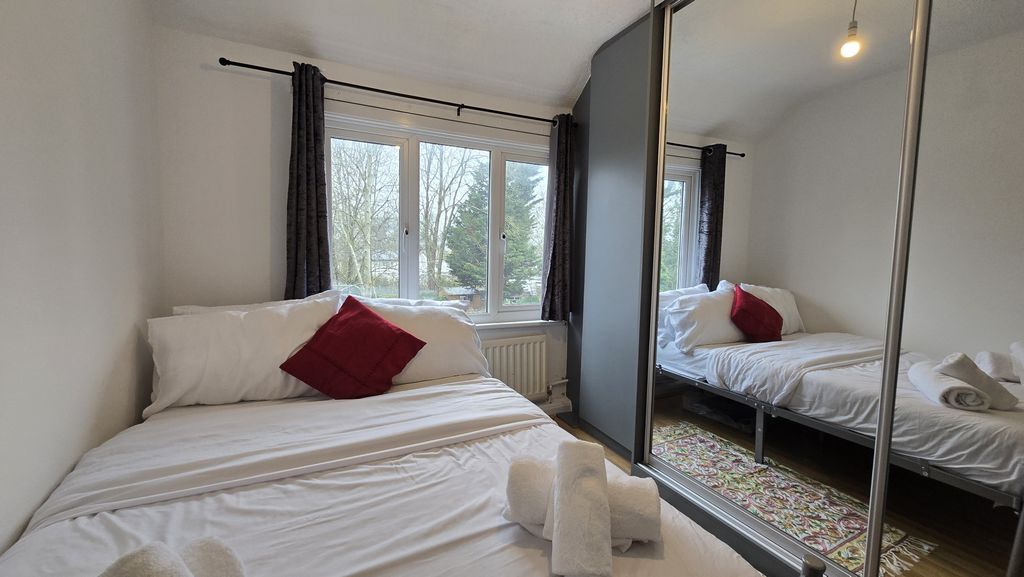 Property photo 2 of 23