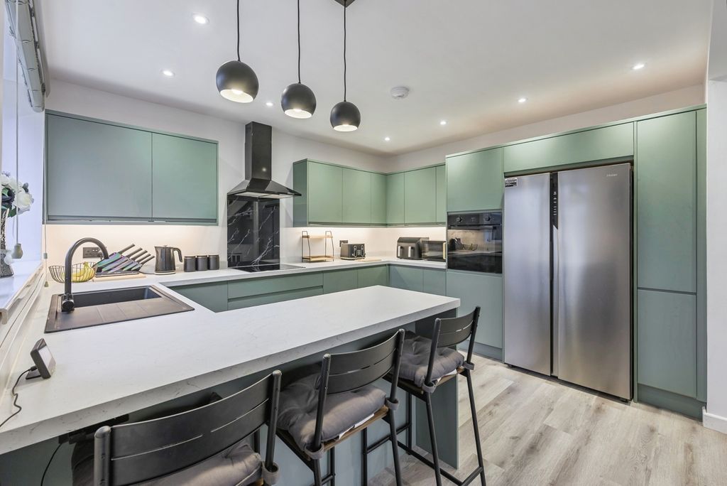 Property photo 2 of 34 Photo