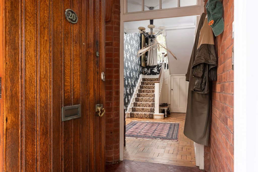 Property photo 2 of 25