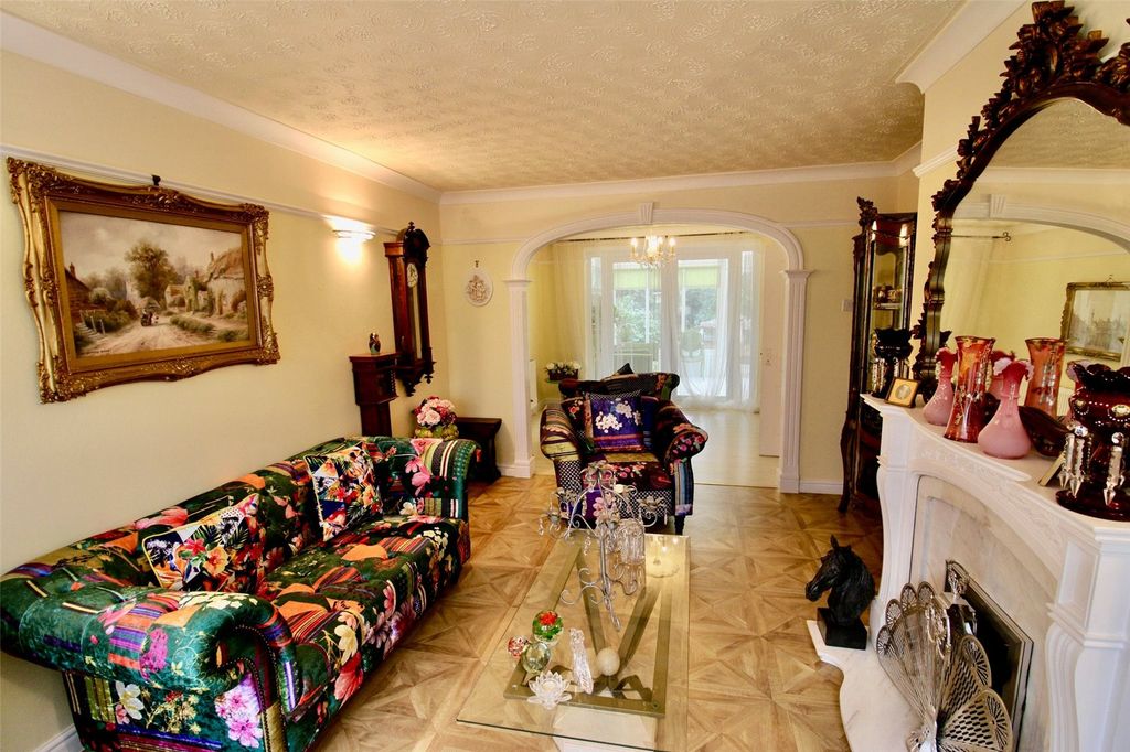 Property photo 2 of 24 Lounge