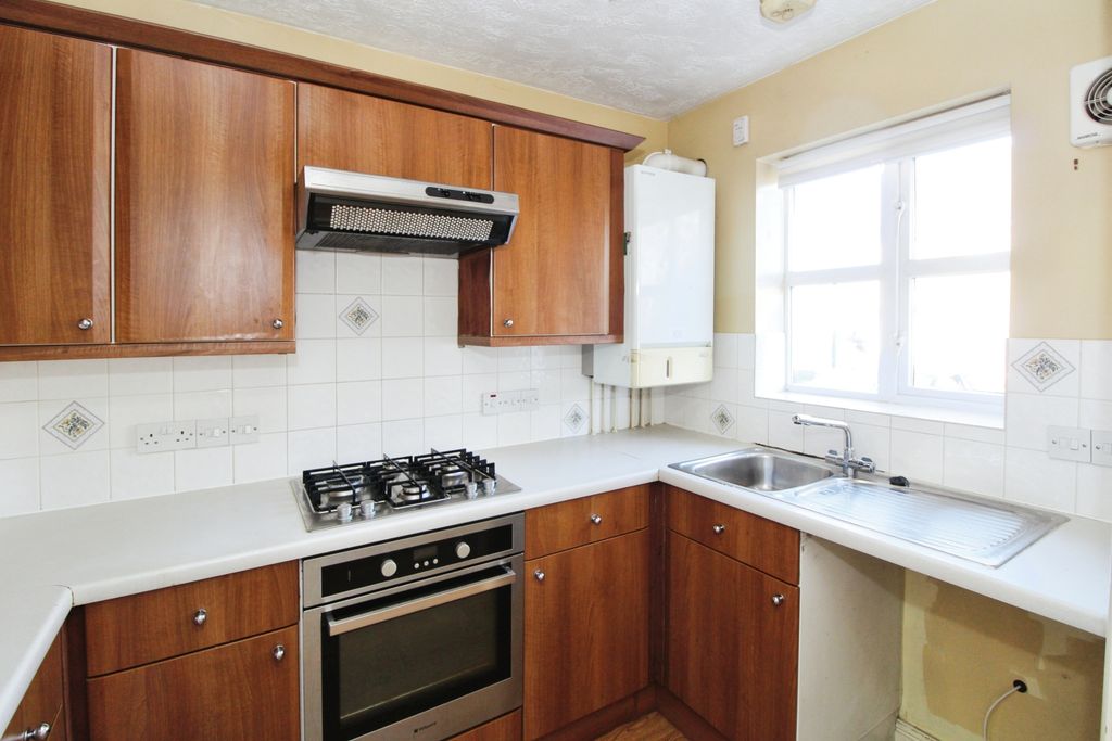 Property photo 3 of 9 Kitchen