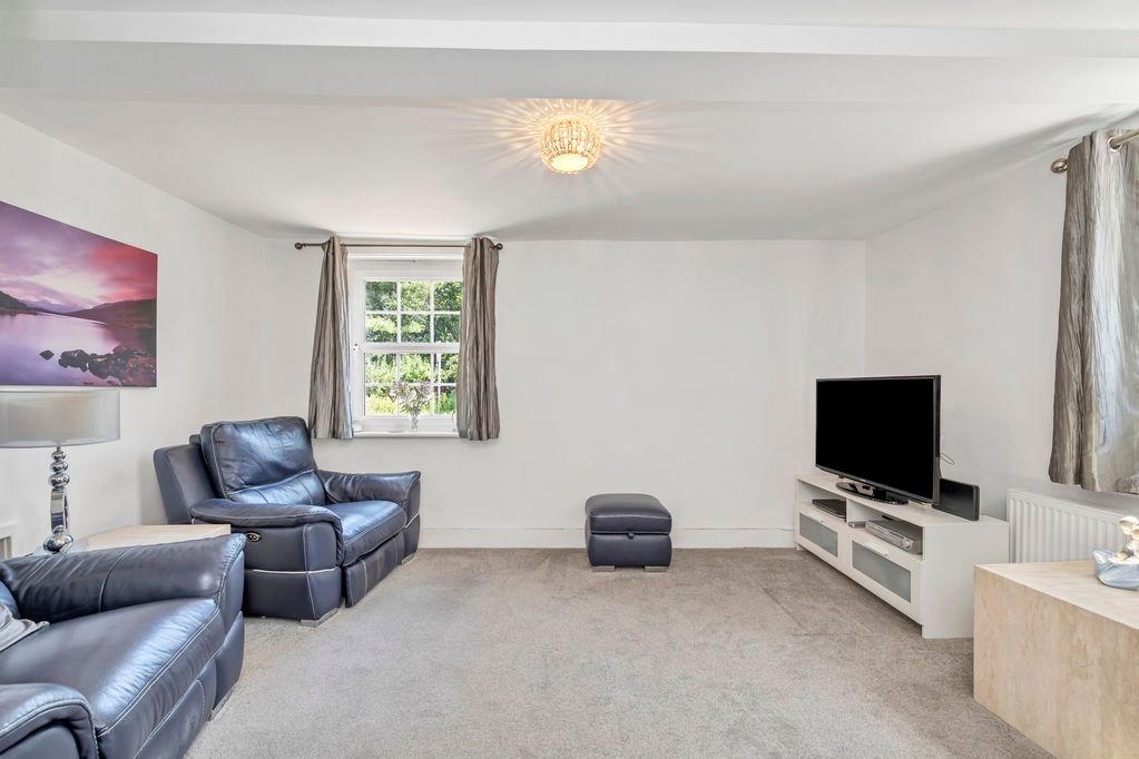 Property photo 3 of 16 Sitting Room