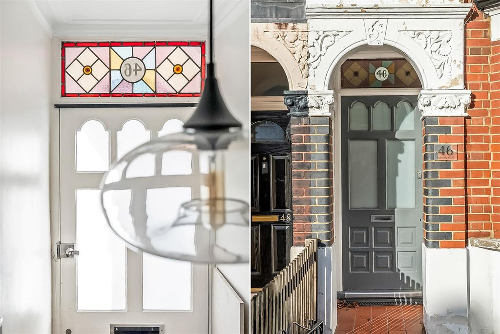 Property photo 2 of 13 Entrance