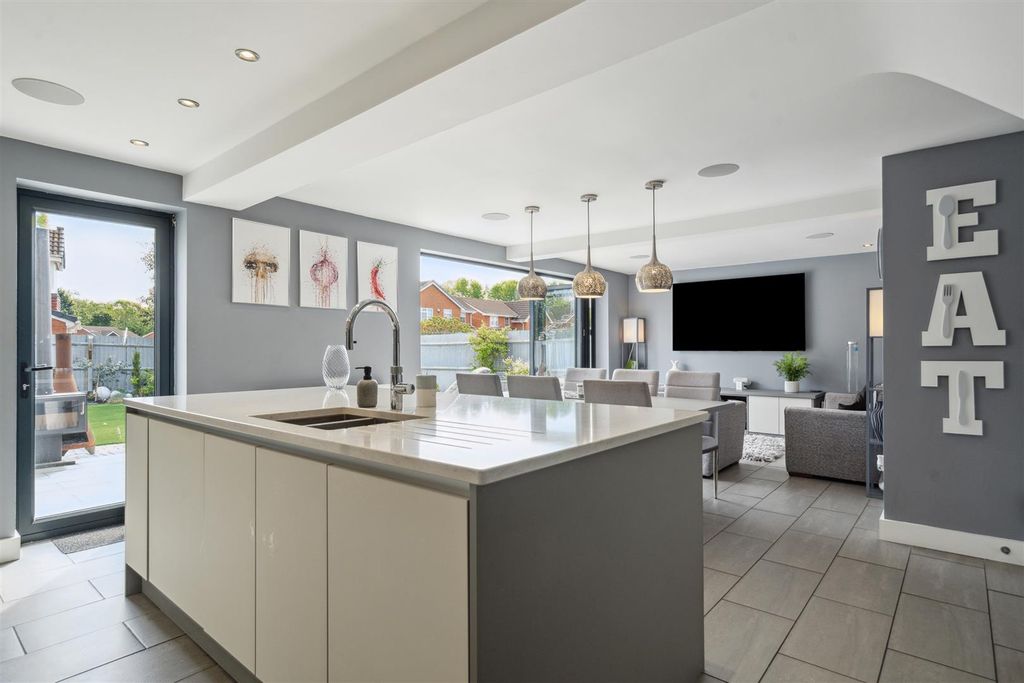 Property photo 2 of 18 21 Charlesworth Avenue_17.Jpg