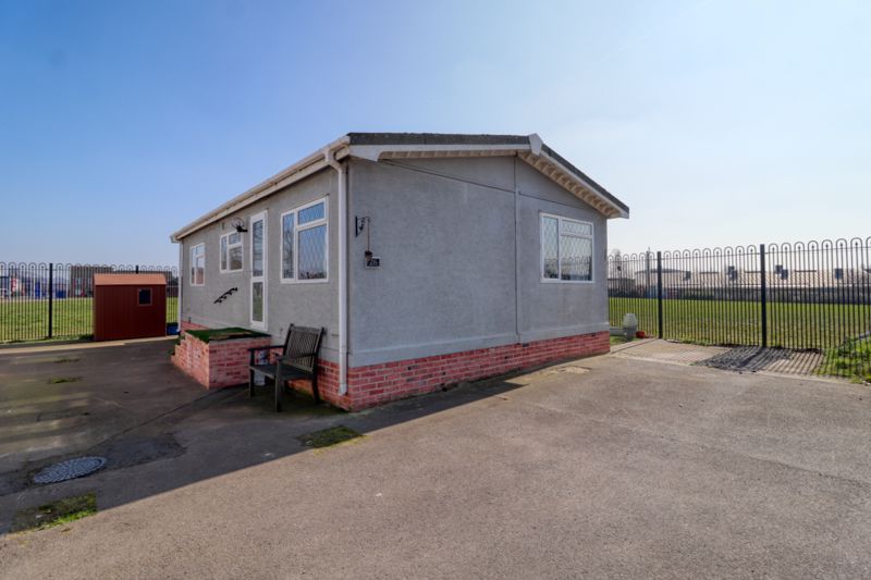 Property photo 1 of 8 Frontal