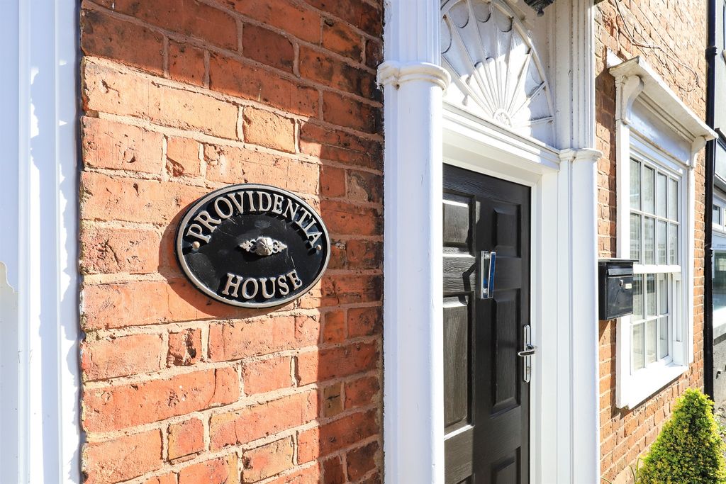 Property photo 2 of 19