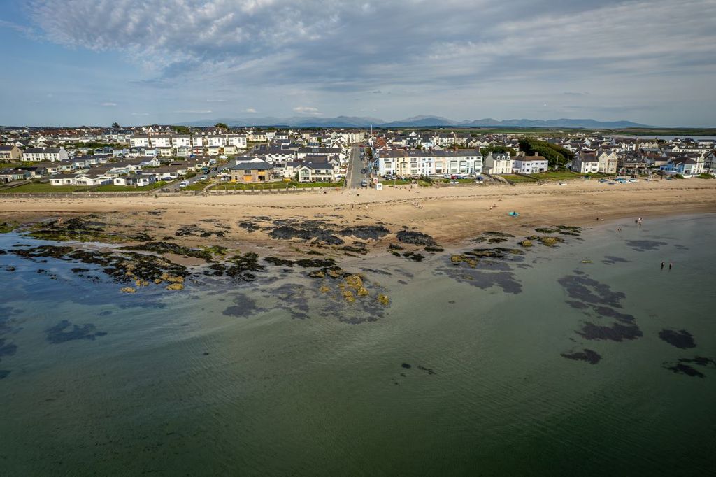 Additional image 16 of 3 bed flat for saleApartment 2, 1 Beach Terrace, Rhosneigr, Gwynedd LL64